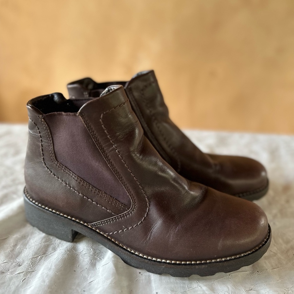 Ecco Womens Chelsea Boots Brown Leather  Round Toe Ankle 8-8.5
